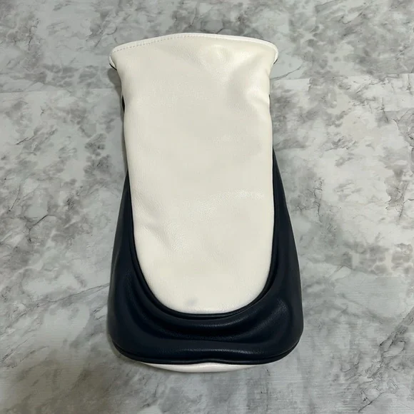 HERITAGE COLLECTION GOLF CLUB HEAD COVER WITH LOGO WHITE N BLACK - Picture 2 of 7